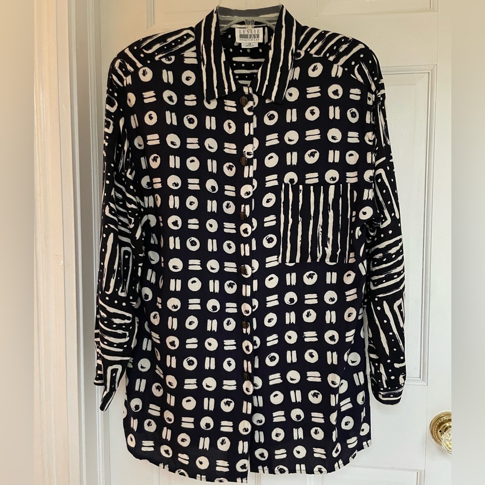 Fun navy-black and off white button down blouse by Leslie Fay size 12